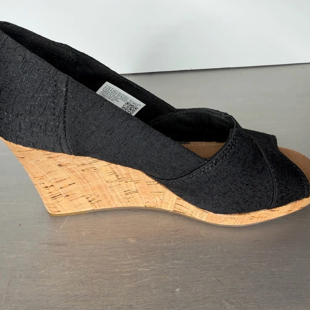 Toms Women's Size 6.5 Calypso Peep Toe Cork Wedge Fabric Shoes Black Worn 1x